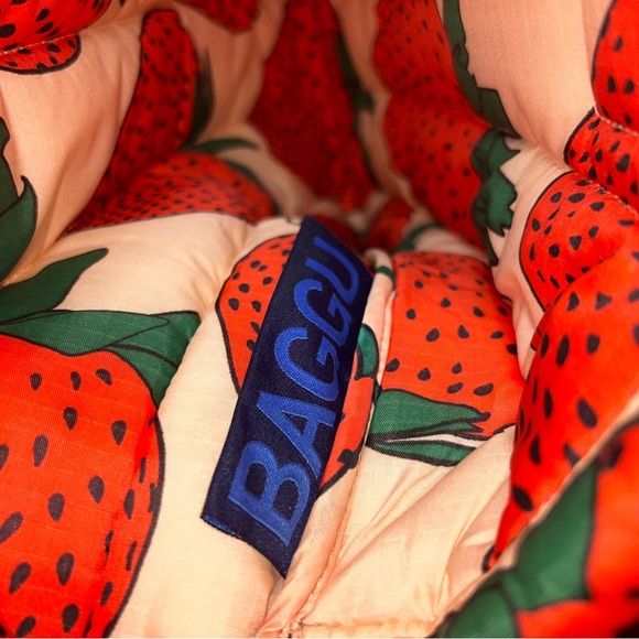 Baggu Strawberry Print Puffy Hook & Loop Tablet Sleeve Pouch - Picture 5 of 12